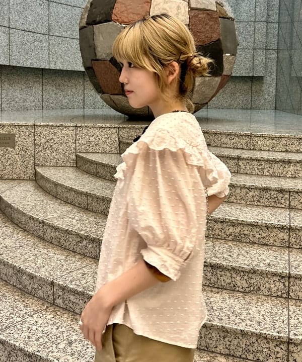 小原 もこさんの「BEAMS WOMEN｜BUZZ RICKSON'S × BEAMS BOY / チノパンツ」を使ったコーディネート