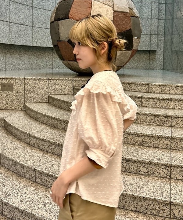 小原 もこさんの「BEAMS WOMEN｜BUZZ RICKSON'S × BEAMS BOY / チノパンツ」を使ったコーディネート