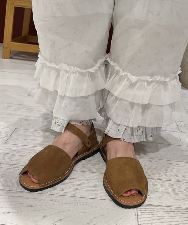 エノモト アミさんの「BEAMS WOMEN｜コットン ギャザー ノースリーブ シャツ」を使ったコーディネート