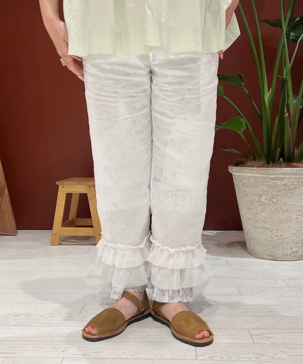 エノモト アミさんの「BEAMS WOMEN｜コットン ギャザー ノースリーブ シャツ」を使ったコーディネート