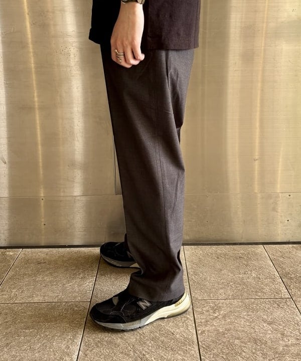 うえきんぐさんの「イージー スラックス」を使ったコーディネート