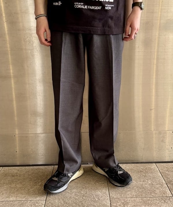 うえきんぐさんの「イージー スラックス」を使ったコーディネート