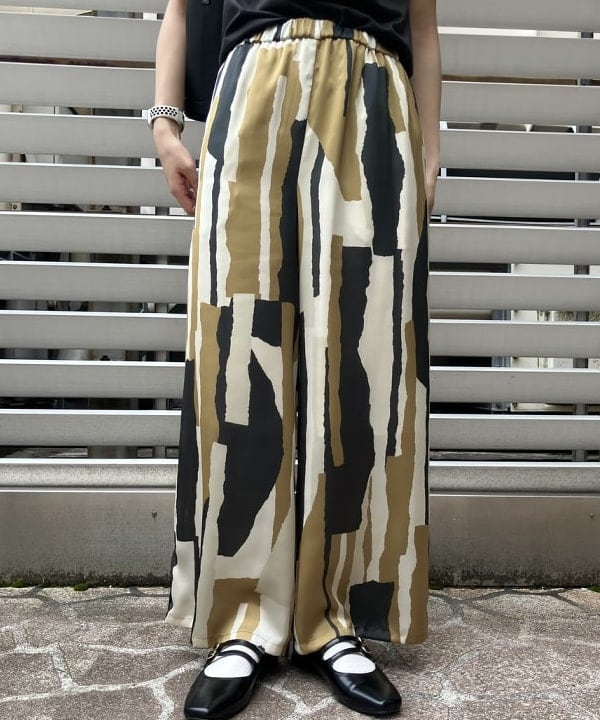 Kanaeさんの「BEAMS WOMEN｜シックプリント パンツ」を使ったコーディネート