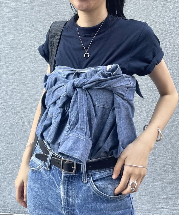 津藤 理佐子さんの「BEAMS WOMEN｜【別注】BUZZ RICKSON'S / シャンブレー ロングスリーブ シャツ」を使ったコーディネート