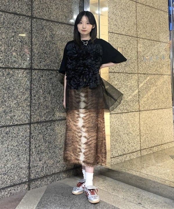 加歩さんの「BEAMS WOMEN｜フリンジ ファー タイトスカート」を使ったコーディネート