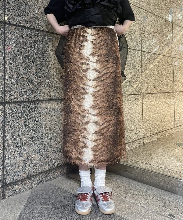 加歩さんの「BEAMS WOMEN｜フリンジ ファー タイトスカート」を使ったコーディネート