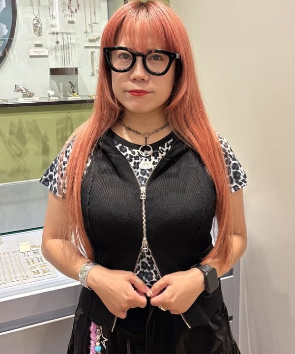 オカベ　アヤカさんの「BEAMS WOMEN｜グロッシー バルーン スカート」を使ったコーディネート