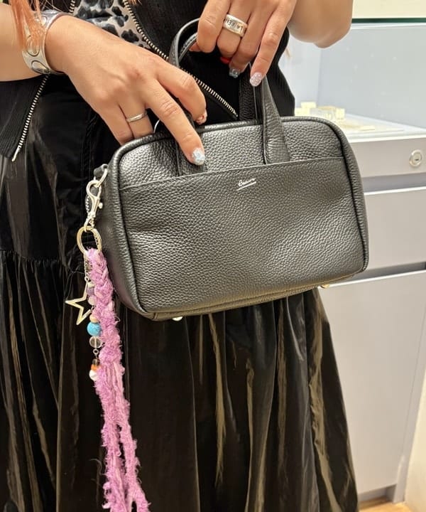 オカベ　アヤカさんの「BEAMS WOMEN｜グロッシー バルーン スカート」を使ったコーディネート