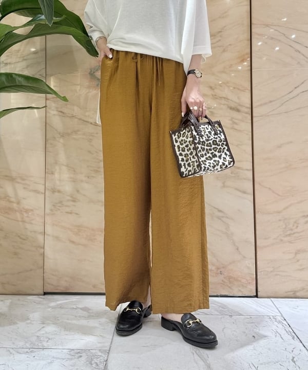 SANOさんの「BEAMS WOMEN｜A VACATION / TINY LEOPARD ミニ トートバッグ」を使ったコーディネート