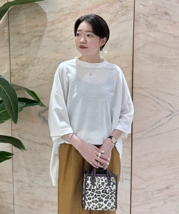 SANOさんの「BEAMS WOMEN｜A VACATION / TINY LEOPARD ミニ トートバッグ」を使ったコーディネート