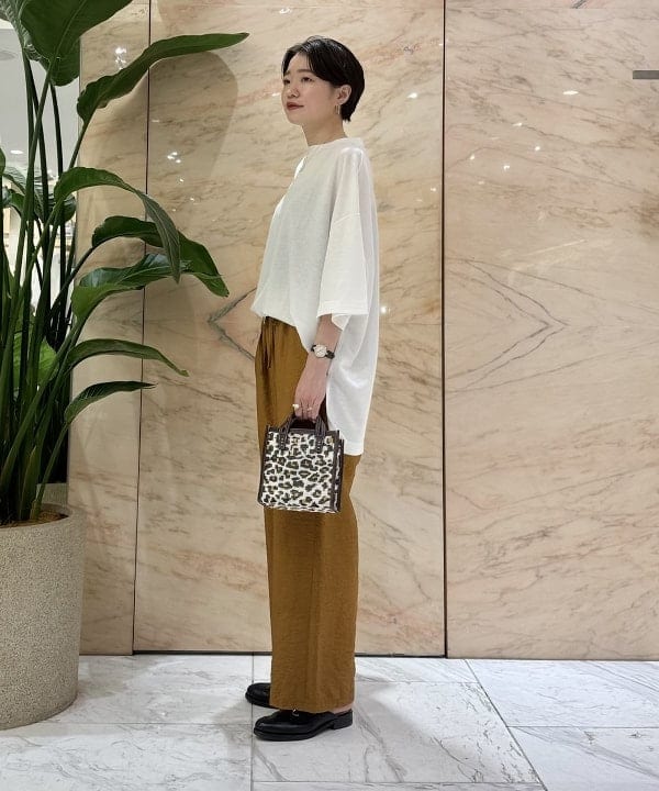 SANOさんの「BEAMS WOMEN｜A VACATION / TINY LEOPARD ミニ トートバッグ」を使ったコーディネート