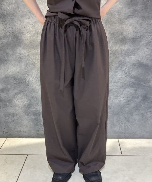 菜月さんの「BEAMS WOMEN｜ウエストリボン ドライ パンツ」を使ったコーディネート