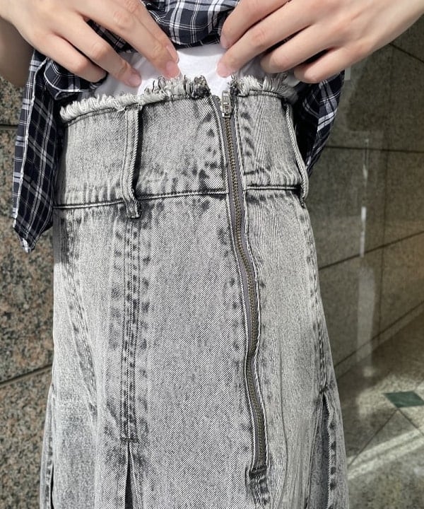 加歩さんの「BEAMS WOMEN｜デニム タック ミディアム スカート」を使ったコーディネート