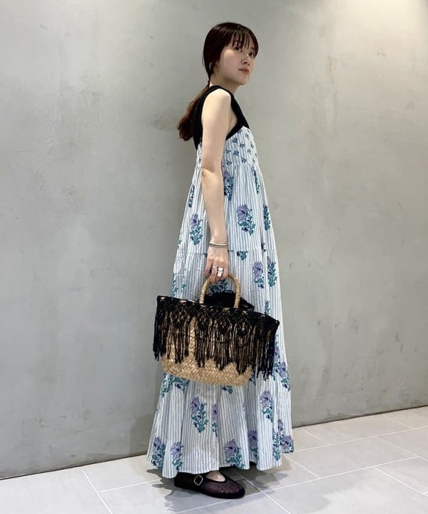 カタヤマ アヤさんの「BEAMS WOMEN｜ne Quittez pas / コットンジャカード リリープリント キャミソールワンピース」を使ったコーディネート