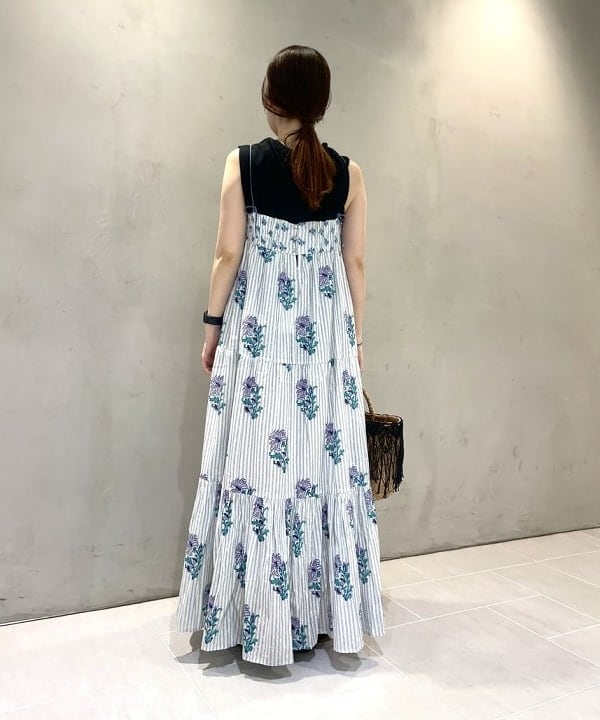 カタヤマ アヤさんの「BEAMS WOMEN｜ne Quittez pas / コットンジャカード リリープリント キャミソールワンピース」を使ったコーディネート