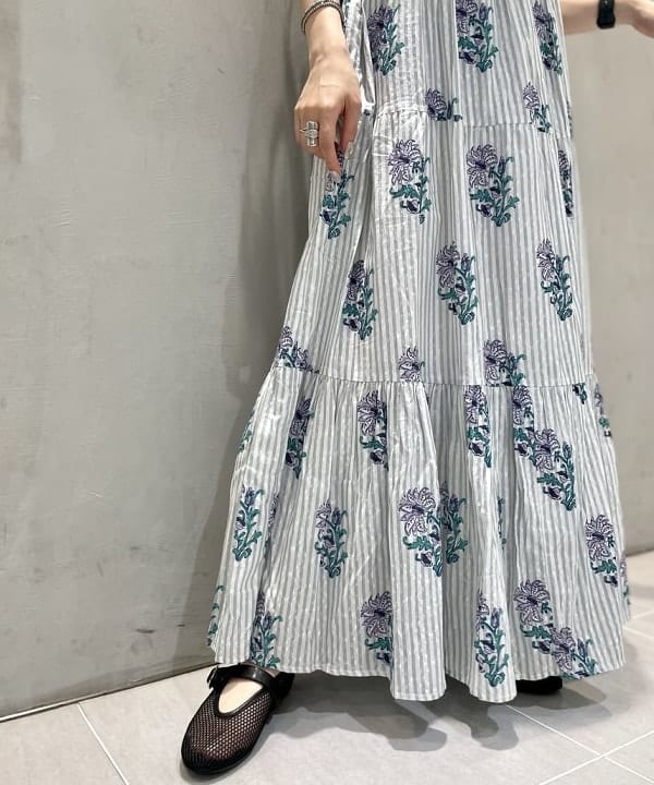 カタヤマ アヤさんの「BEAMS WOMEN｜ne Quittez pas / コットンジャカード リリープリント キャミソールワンピース」を使ったコーディネート