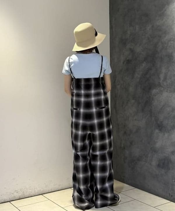 シロヤマさんの「BEAMS WOMEN｜チェック キャミソール サロペット」を使ったコーディネート