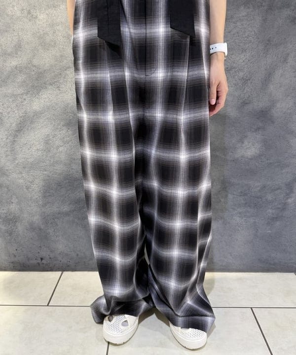 シロヤマさんの「BEAMS WOMEN｜チェック キャミソール サロペット」を使ったコーディネート