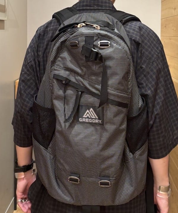 三宅 康平さんの「BEAMS WOMEN｜【別注】GREGORY / Mighty Day Lite RIP STOP」を使ったコーディネート