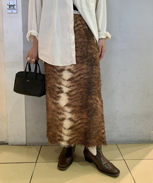 れいなさんの「BEAMS WOMEN｜フリンジ ファー タイトスカート」を使ったコーディネート