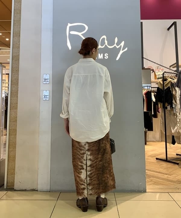 れいなさんの「BEAMS WOMEN｜フリンジ ファー タイトスカート」を使ったコーディネート