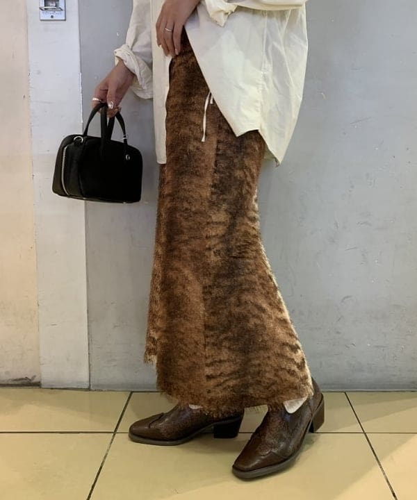れいなさんの「BEAMS WOMEN｜フリンジ ファー タイトスカート」を使ったコーディネート