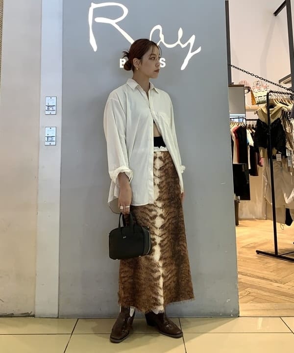 れいなさんの「BEAMS WOMEN｜フリンジ ファー タイトスカート」を使ったコーディネート