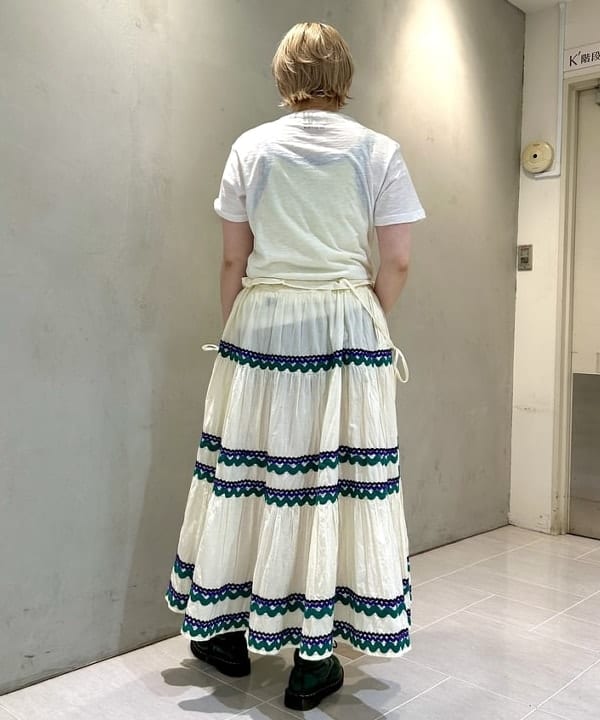 スミレさんの「BEAMS WOMEN｜【別注】trepied / テープ ティアード スカート」を使ったコーディネート