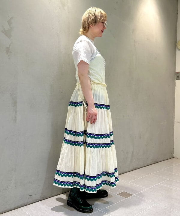 スミレさんの「BEAMS WOMEN｜【別注】trepied / テープ ティアード スカート」を使ったコーディネート
