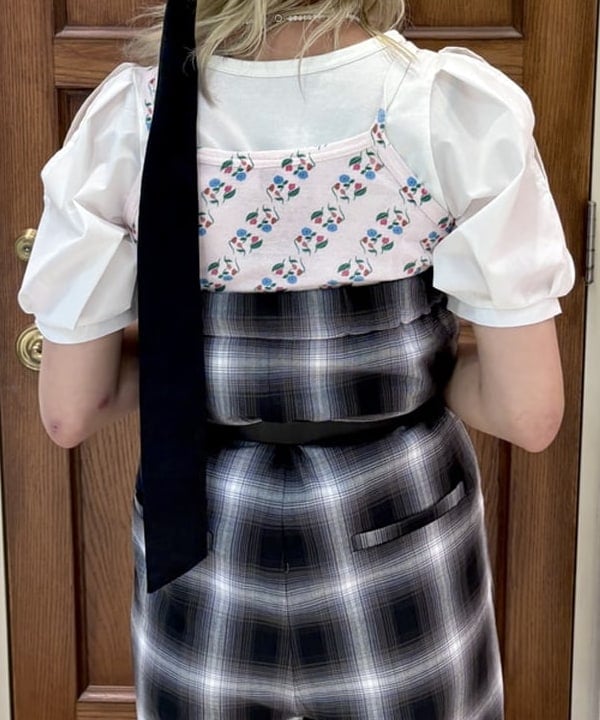 はっとりさんの「BEAMS WOMEN｜スリット パフスリーブ Tシャツ」を使ったコーディネート