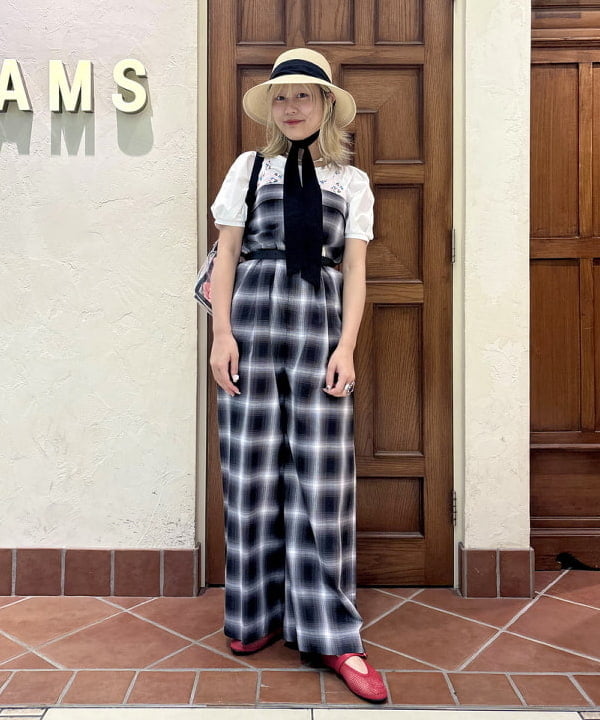 はっとりさんの「BEAMS WOMEN｜スリット パフスリーブ Tシャツ」を使ったコーディネート