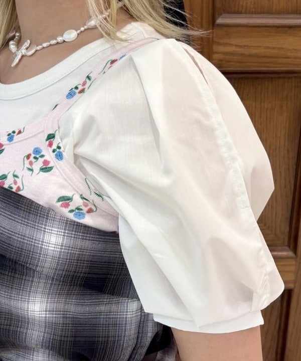 はっとりさんの「BEAMS WOMEN｜スリット パフスリーブ Tシャツ」を使ったコーディネート