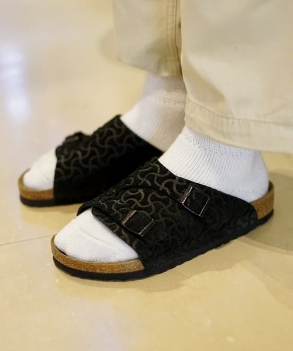 Kellyさんの「BEAMS WOMEN｜【別注】BIRKENSTOCK / Zurich BONE PATTERN BLACK」を使ったコーディネート