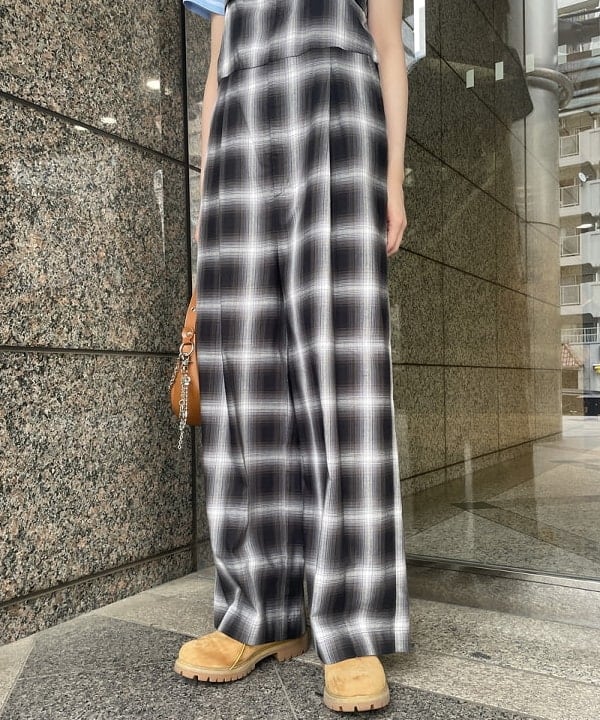 加歩さんの「BEAMS WOMEN｜チェック キャミソール サロペット」を使ったコーディネート