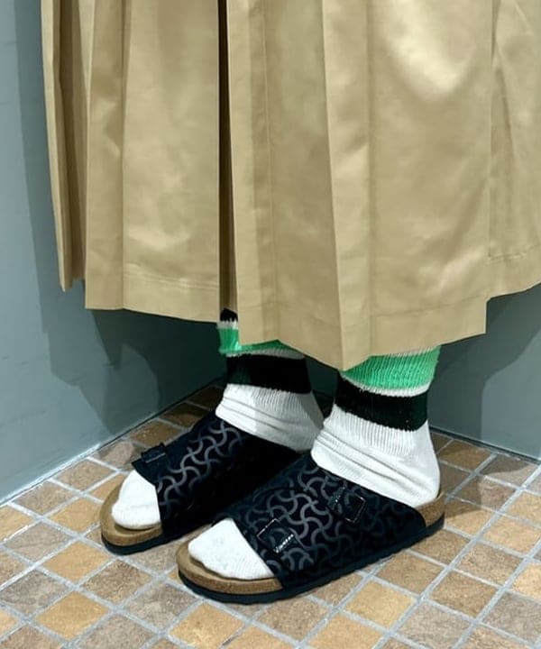 小原 もこさんの「BEAMS WOMEN｜【別注】BIRKENSTOCK / Zurich BONE PATTERN BLACK」を使ったコーディネート