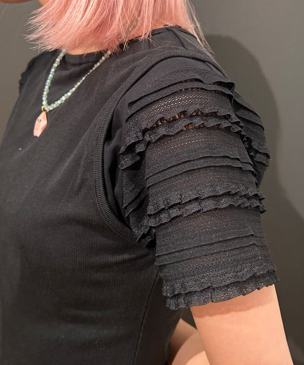 佐藤 亜美さんの「BEAMS WOMEN｜ボーダー レース スリーブ Tシャツ」を使ったコーディネート