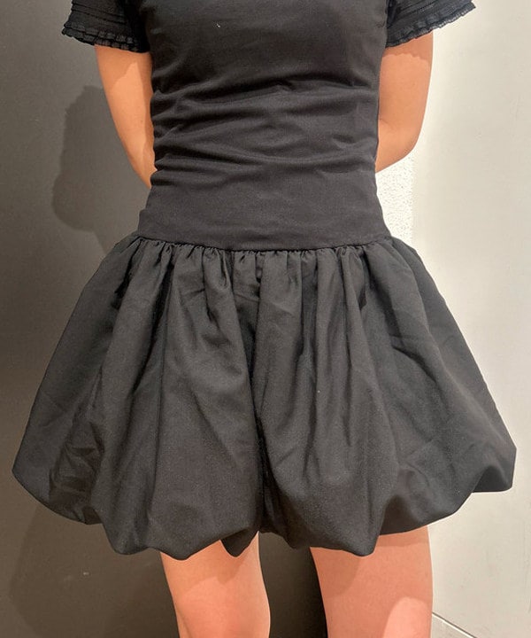 佐藤 亜美さんの「BEAMS WOMEN｜ボーダー レース スリーブ Tシャツ」を使ったコーディネート