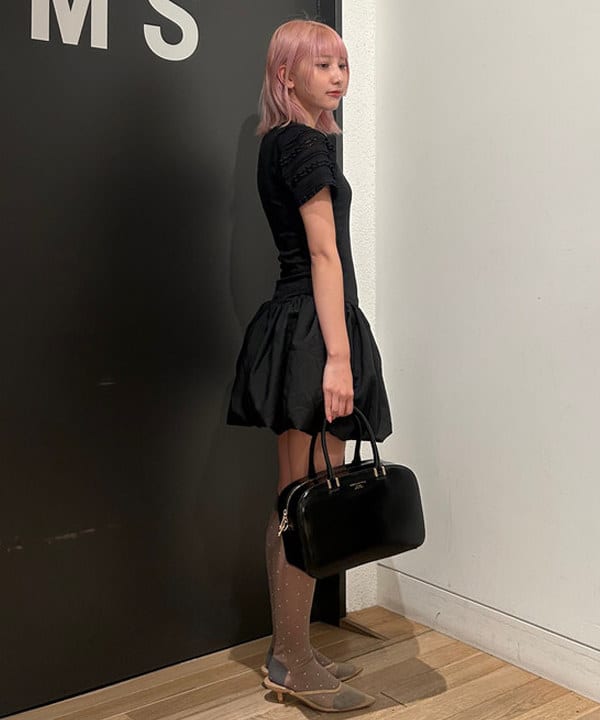 佐藤 亜美さんの「BEAMS WOMEN｜ボーダー レース スリーブ Tシャツ」を使ったコーディネート