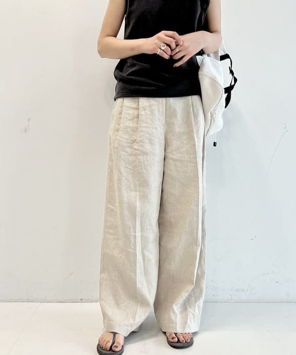 中丸　栞さんの「BEAMS WOMEN｜AK+1 / ユーティリティ バッグ」を使ったコーディネート