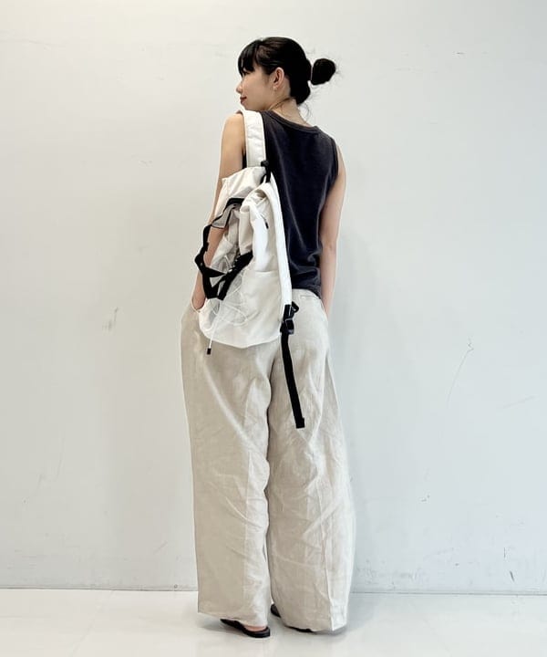 中丸　栞さんの「BEAMS WOMEN｜AK+1 / ユーティリティ バッグ」を使ったコーディネート