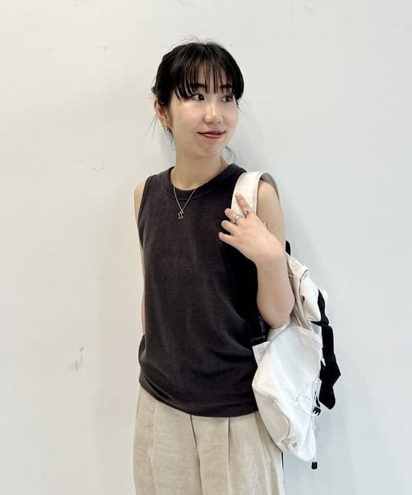 中丸　栞さんの「BEAMS WOMEN｜AK+1 / ユーティリティ バッグ」を使ったコーディネート