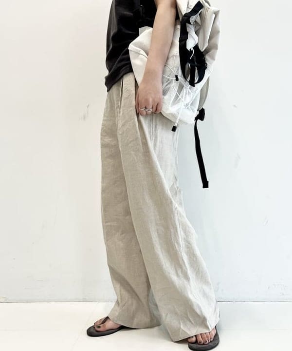 中丸　栞さんの「BEAMS WOMEN｜AK+1 / ユーティリティ バッグ」を使ったコーディネート