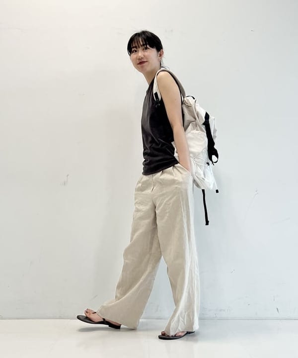 中丸　栞さんの「BEAMS WOMEN｜AK+1 / ユーティリティ バッグ」を使ったコーディネート