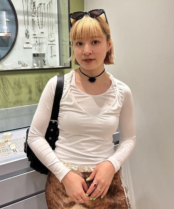 ナカノ アイさんの「BEAMS WOMEN｜フリンジ ファー タイトスカート」を使ったコーディネート