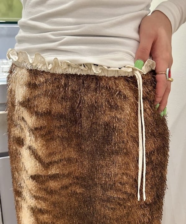 ナカノ アイさんの「BEAMS WOMEN｜フリンジ ファー タイトスカート」を使ったコーディネート