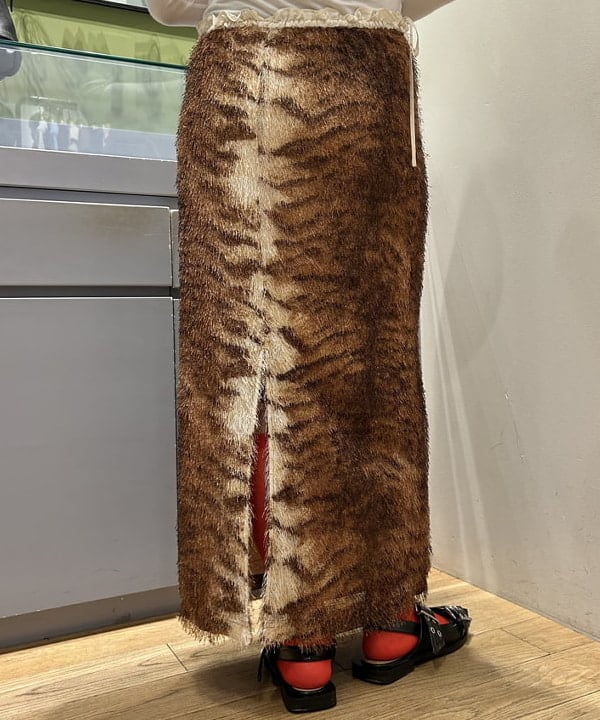 ナカノ アイさんの「BEAMS WOMEN｜フリンジ ファー タイトスカート」を使ったコーディネート