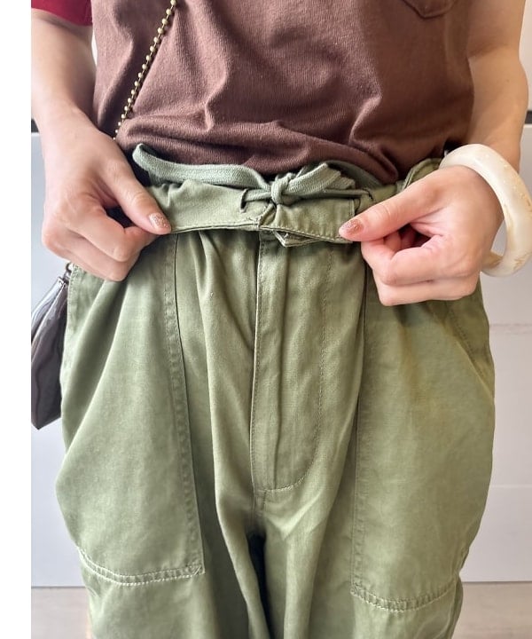 みりさんの「カットオフ ベイカー アンクルパンツ」を使ったコーディネート