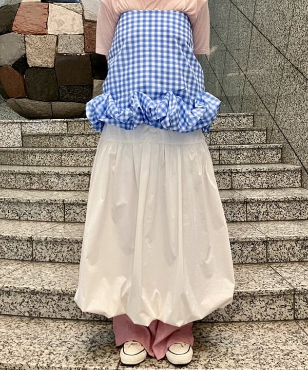 YABUさんの「BEAMS WOMEN｜グロッシー バルーン スカート」を使ったコーディネート