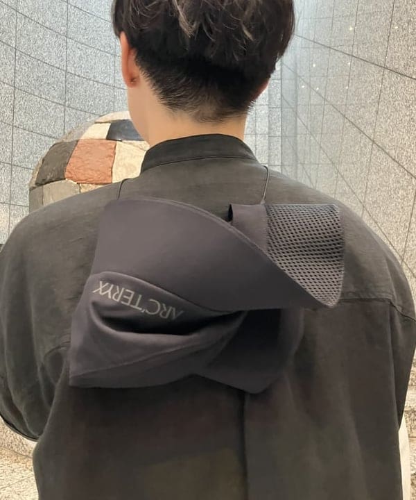 赤羽 花さんの「BEAMS WOMEN｜ARC'TERYX / シンソロ バケット ハット」を使ったコーディネート