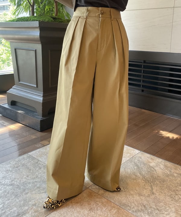 SAKAIさんの「BEAMS WOMEN｜バックオープン パイル プルオーバー」を使ったコーディネート